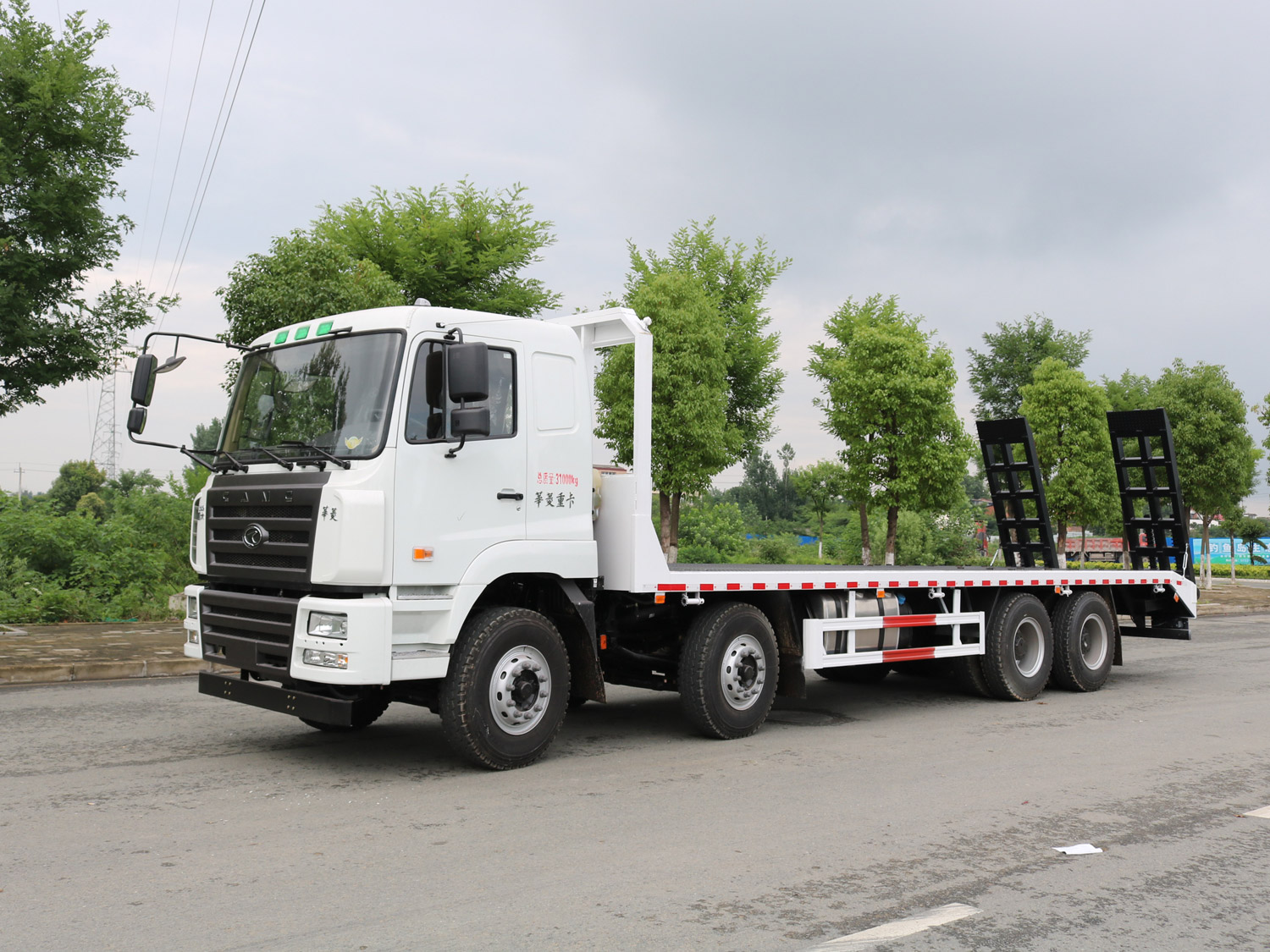 華菱之星前四后八平板運(yùn)輸車 華菱之星前四后八平板運(yùn)輸車