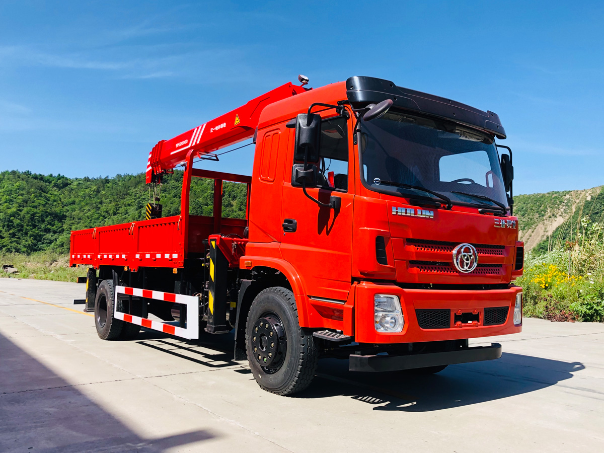 三環(huán)T280昊龍駕駛室單橋上裝三一8噸直臂式吊機(jī) 三環(huán)T280昊龍駕駛室單橋上裝三一8噸直臂式吊機(jī)