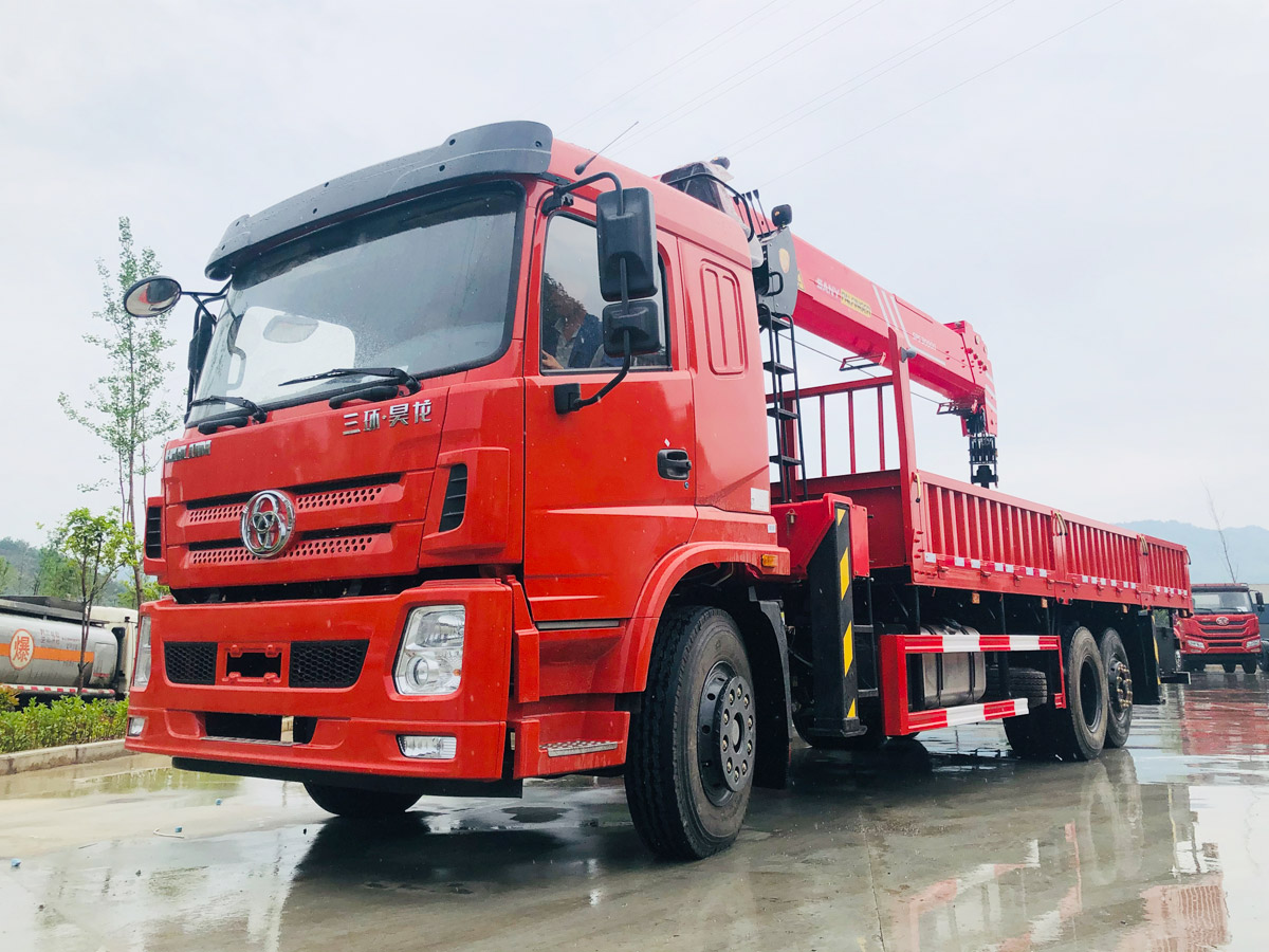 三環(huán)T280昊龍駕駛室氣囊橋上裝三一12噸直臂式吊機 三環(huán)T280昊龍駕駛室氣囊橋上裝三一12噸直臂式吊機