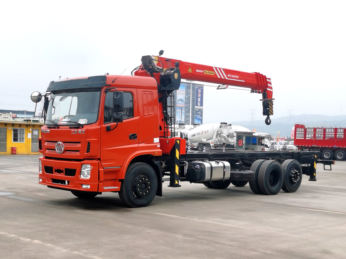 三環(huán)T280昊龍駕駛室氣囊橋上裝三一12噸直臂式吊機 三環(huán)T280昊龍駕駛室氣囊橋上裝三一12噸直臂式吊機