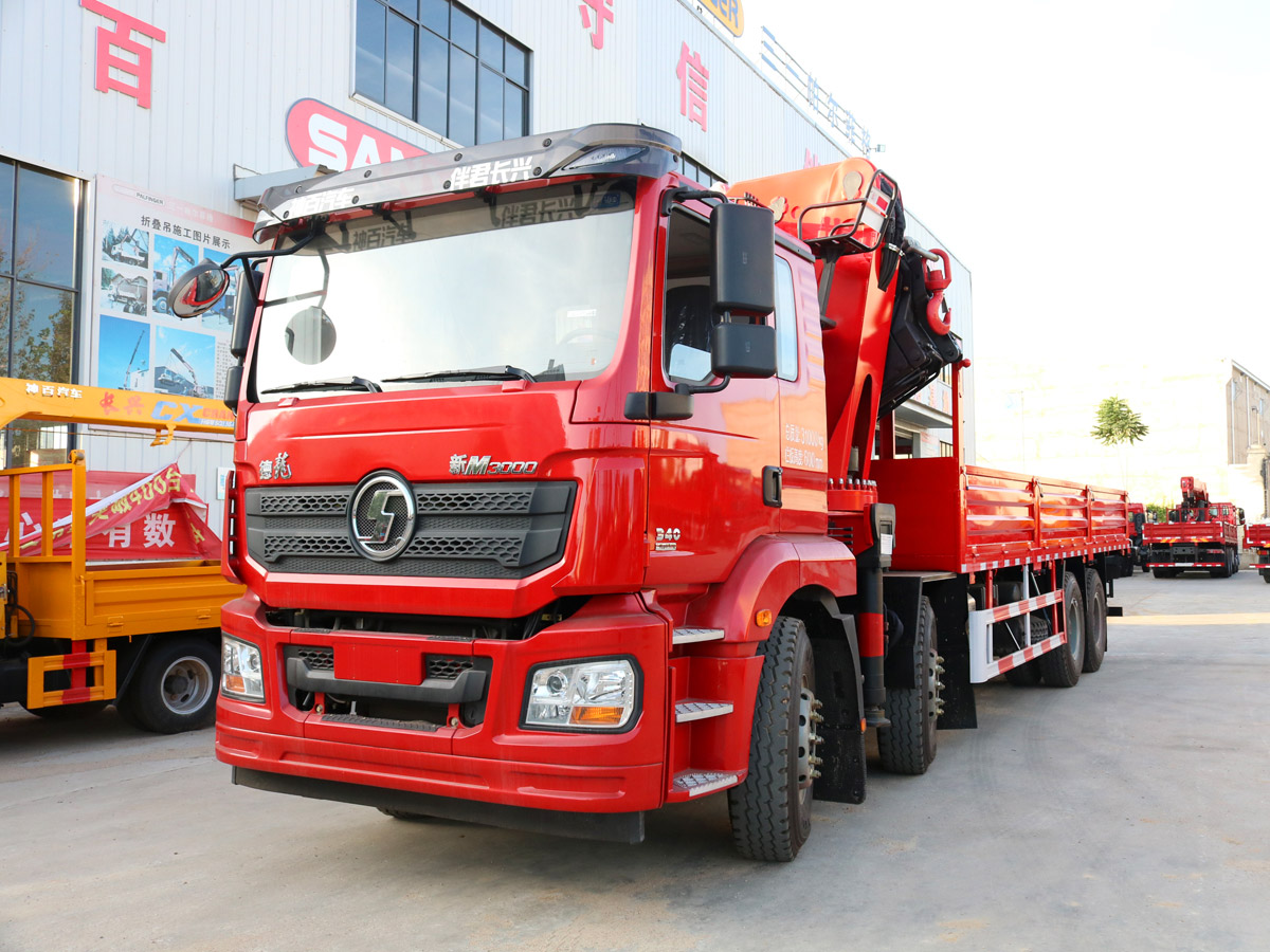 陜汽德龍新M3000前四后八上裝長興30噸折臂式吊機 陜汽德龍新M3000前四后八上裝長興30噸折臂式吊機