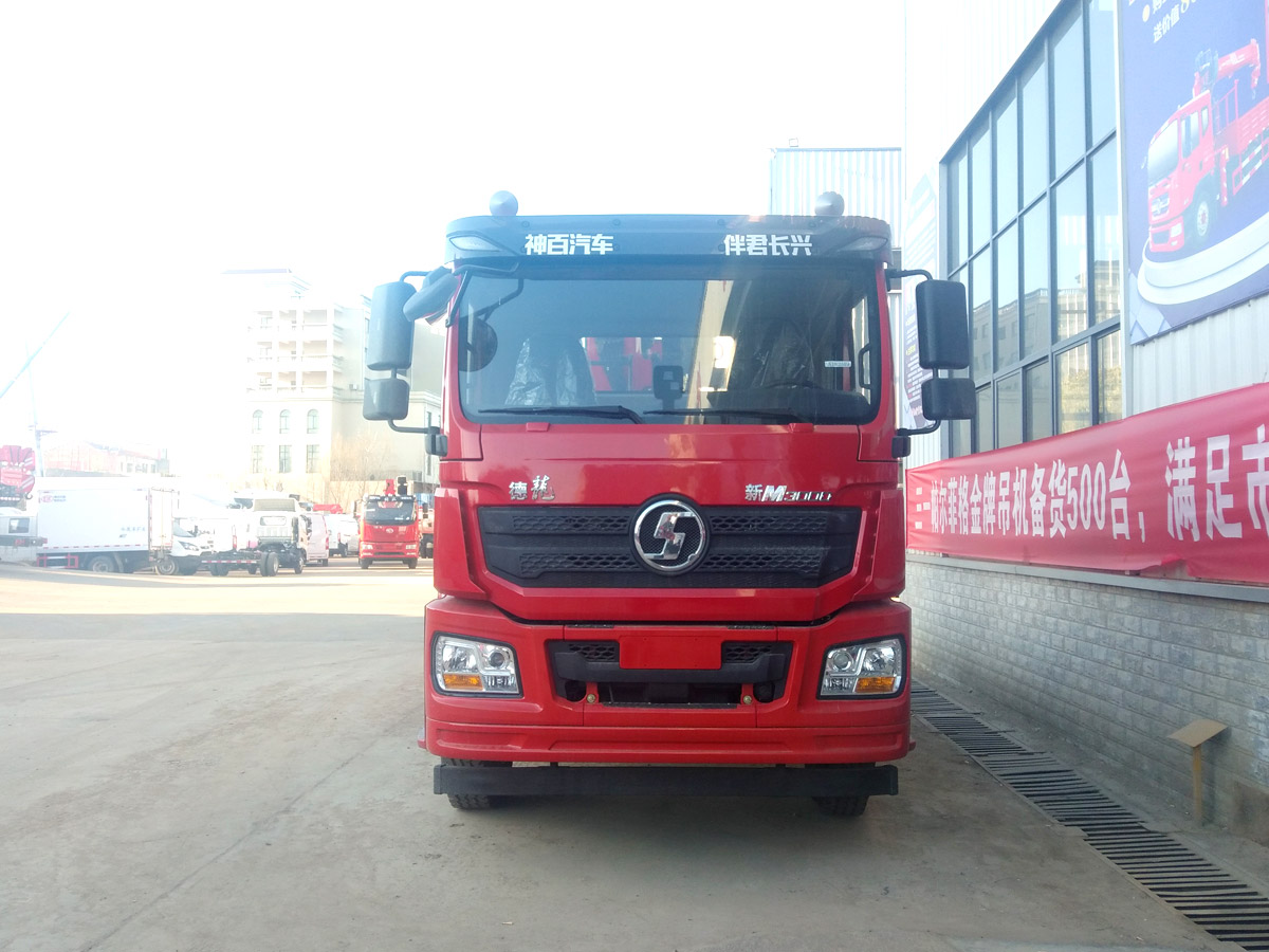 陜汽德龍新M3000牽引頭上裝三一19噸折臂式吊機 陜汽德龍新M3000牽引頭上裝三一19噸折臂式吊機