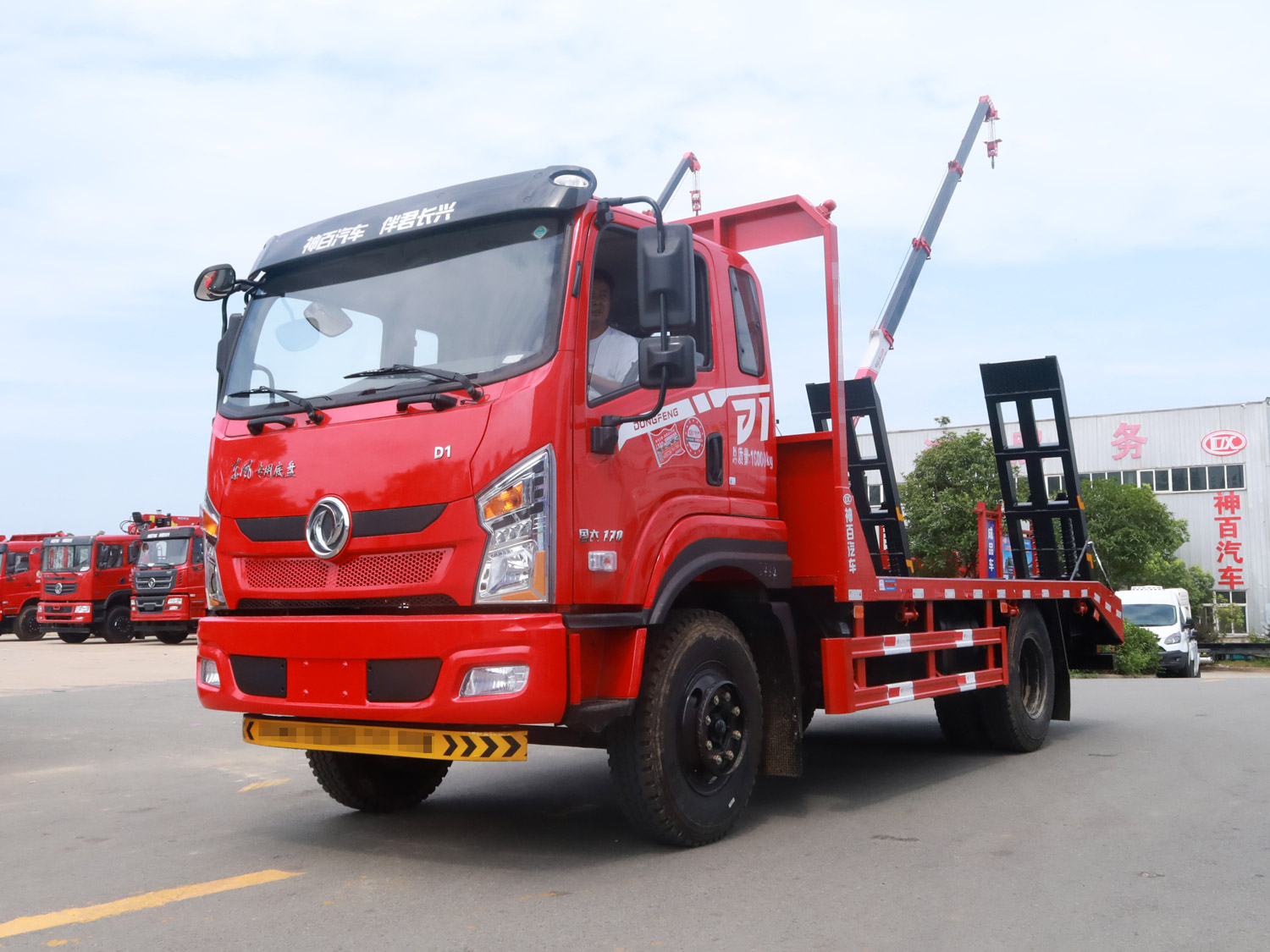 東風專底D1排半平板運輸車 東風專底D1排半平板運輸車