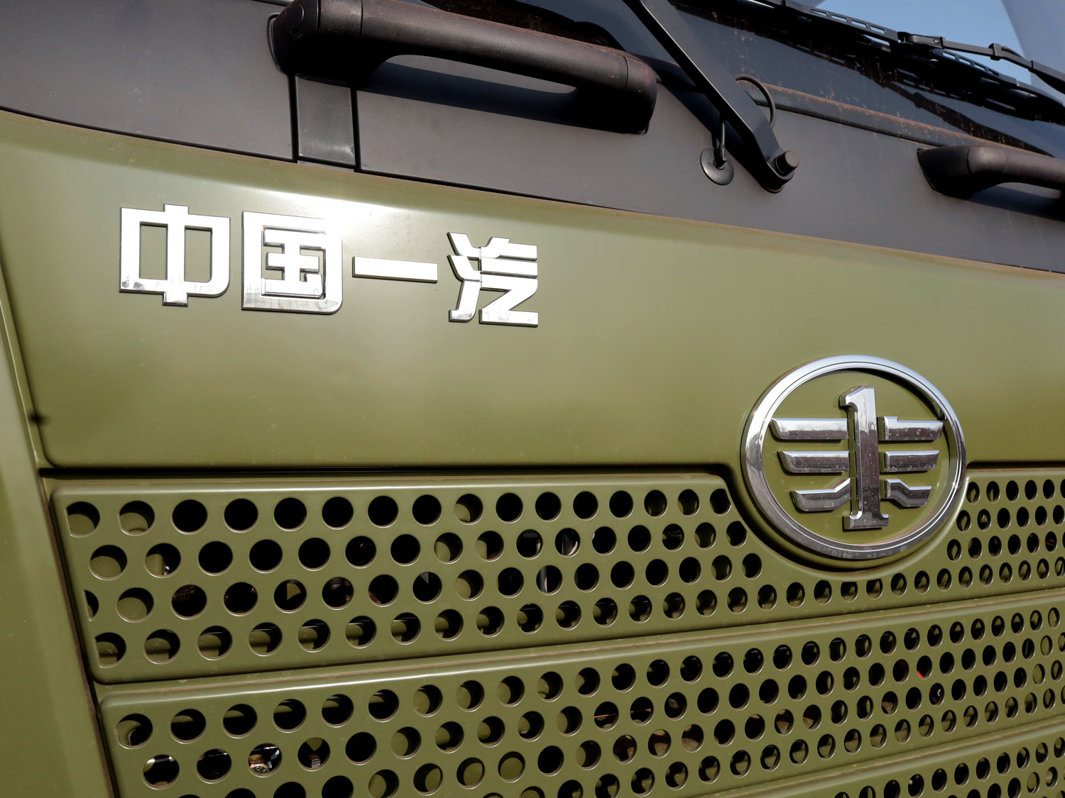 解放J6L單排上裝長興6.3噸直臂式吊機(jī)(軍綠色) 解放J6L單排上裝長興6.3噸直臂式吊機(jī)(軍綠色)