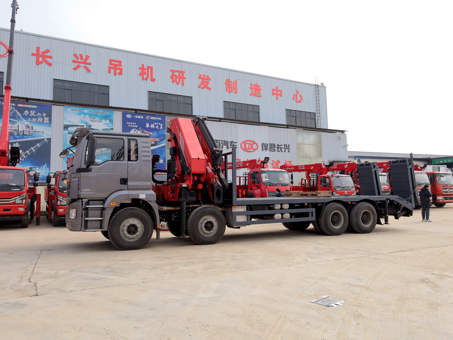 陜汽德龍H3000前四后八上裝三一30噸折臂式吊機(帶飛臂,帶爬梯) 陜汽德龍H3000前四后八上裝三一30噸折臂式吊機(帶飛臂,帶爬梯)