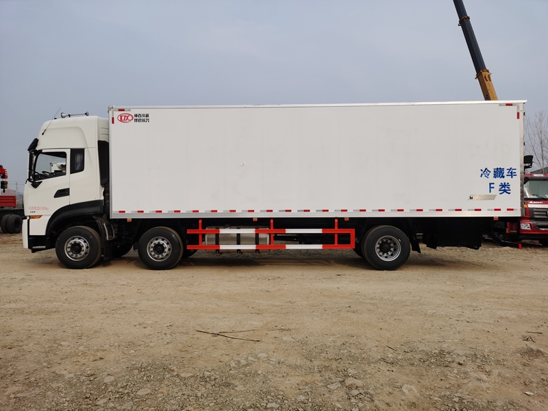東風天龍KL小三軸冷藏車 東風天龍KL小三軸冷藏車