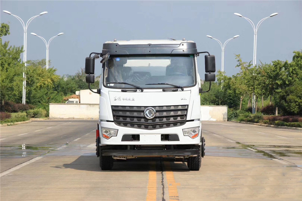 國(guó)六20立方東風(fēng)專底后雙橋 灑水車(chē) 國(guó)六20立方東風(fēng)專底后雙橋 灑水車(chē)