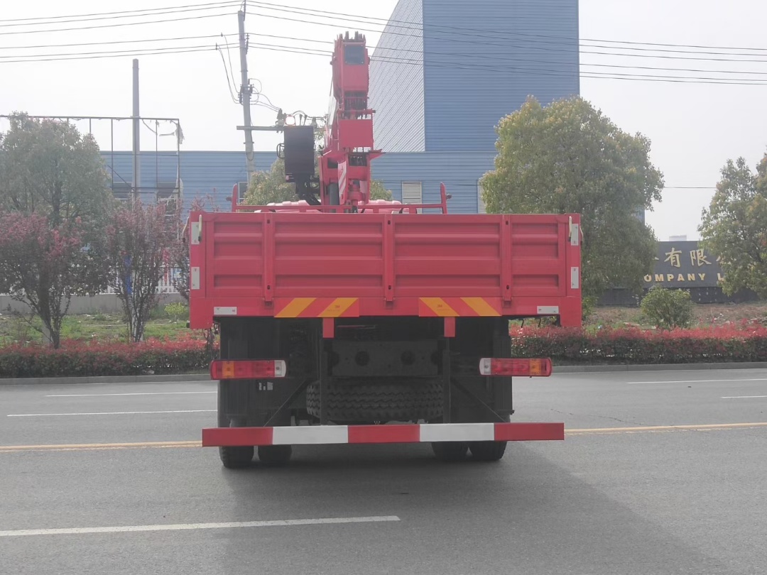 福田瑞沃大金剛排半駕駛室隨車吊 福田瑞沃大金剛排半駕駛室隨車吊