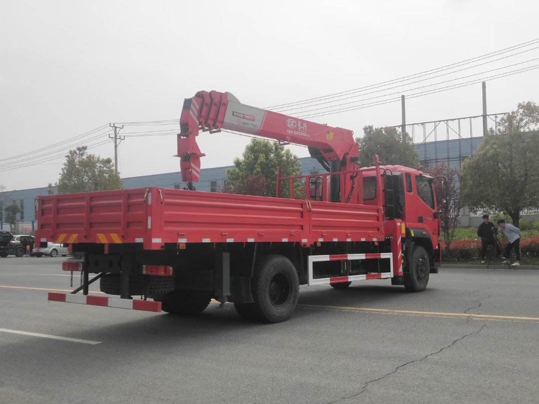 福田瑞沃大金剛排半駕駛室隨車吊 福田瑞沃大金剛排半駕駛室隨車吊